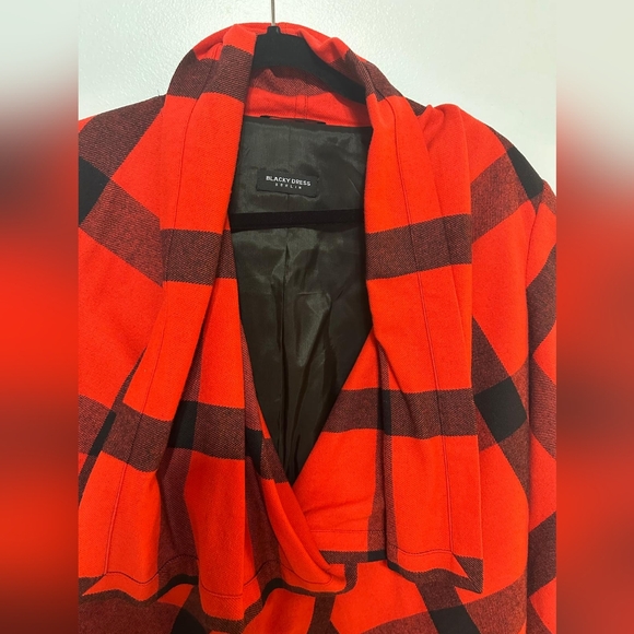 Beautiful red and black blazer in very good condition. - Picture 2 of 7